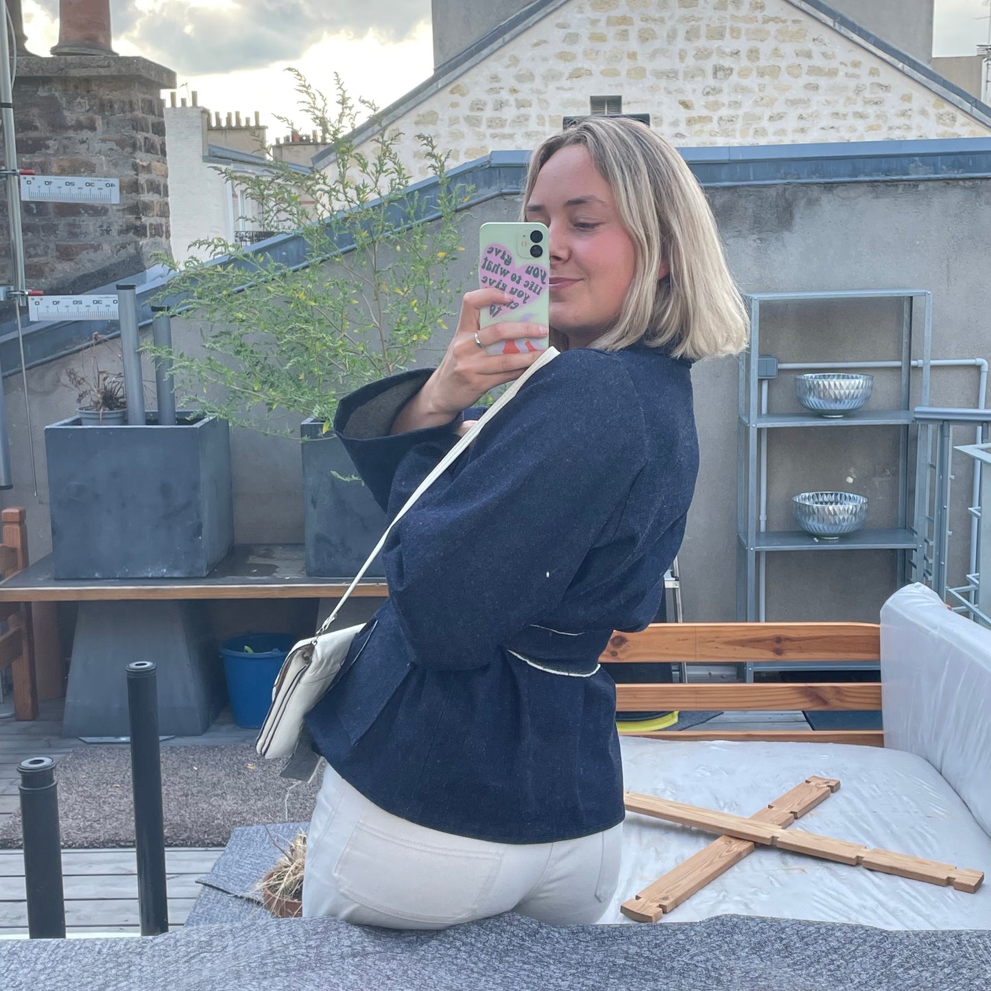 la veste cousue en jean de dos marilou studio