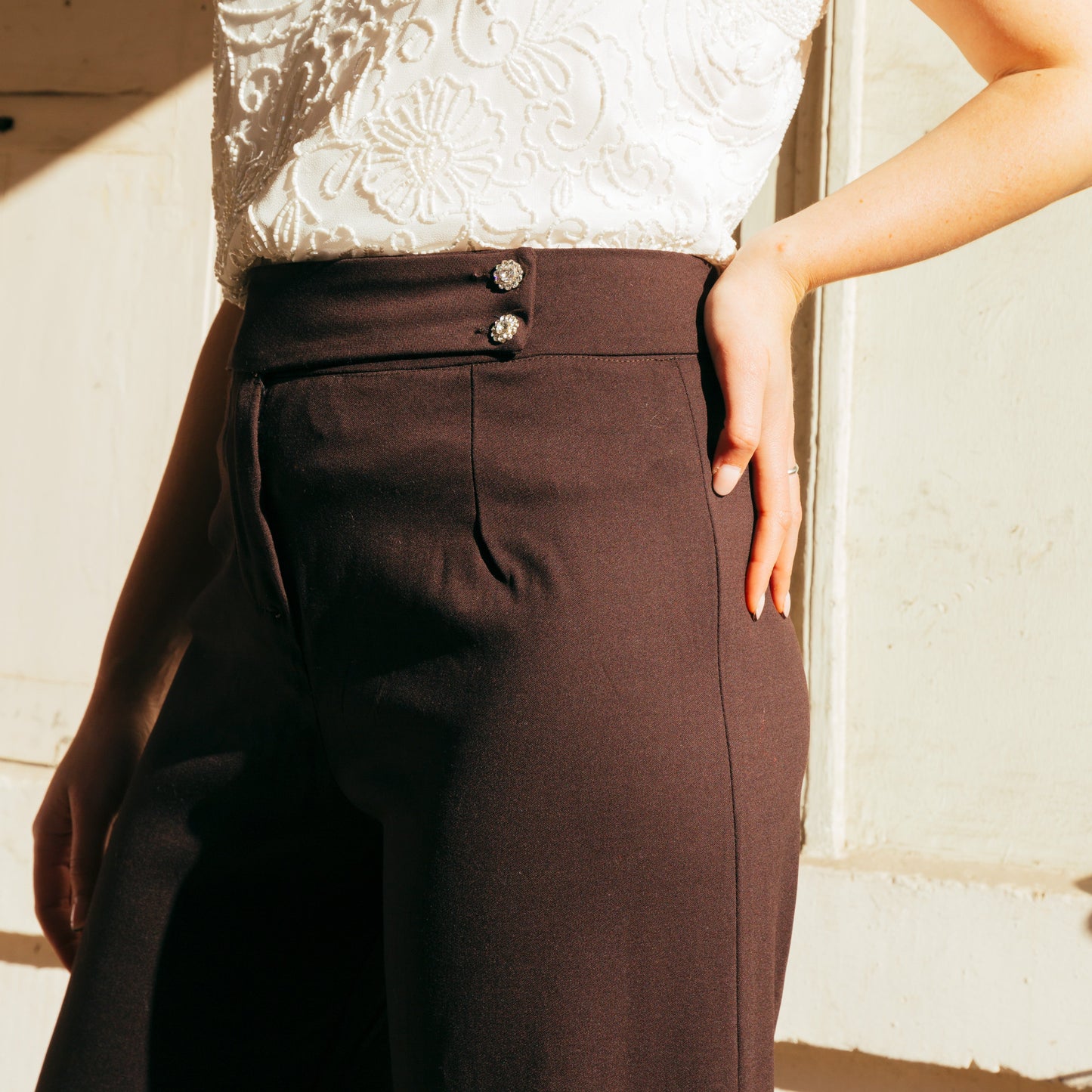 le pantalon zoom sur la ceinture